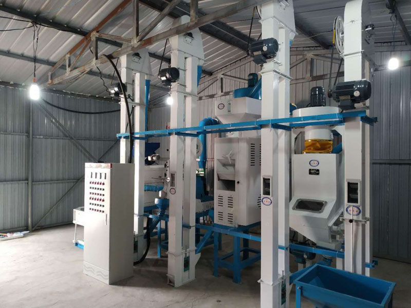 NZJ10型小米成套加工設備安裝調試完畢。河北人張家口蔚縣宋家莊鄉(xiāng)宋家莊村