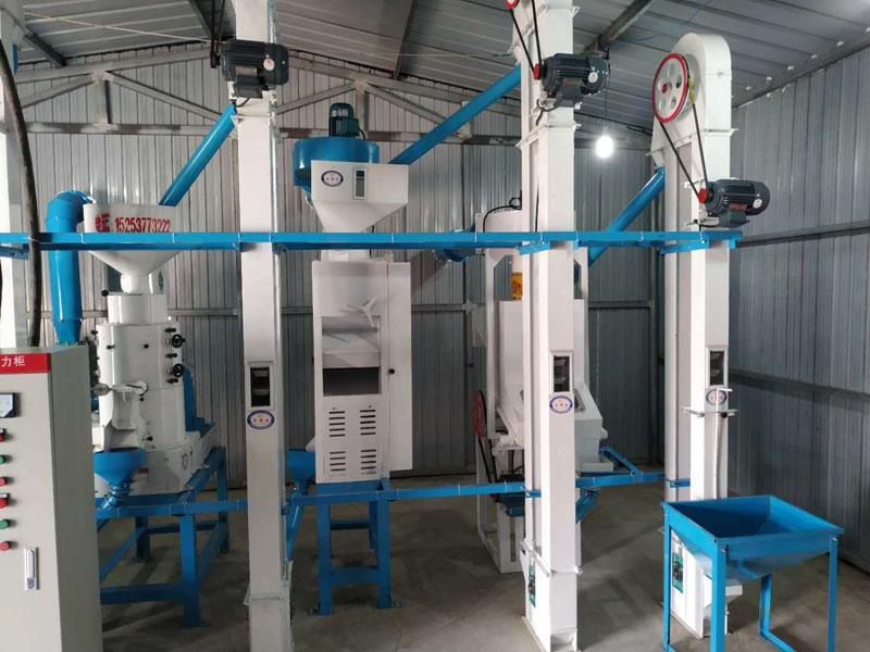 NZJ10型小米成套加工設備安裝調試完畢。河北人張家口蔚縣宋家莊鄉(xiāng)宋家莊村